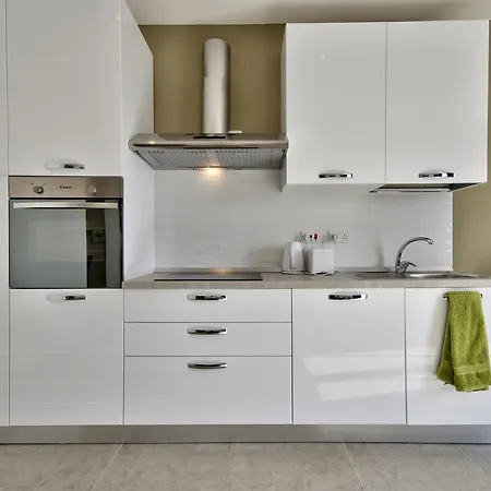 Off The Strand Penthouse * Gżira