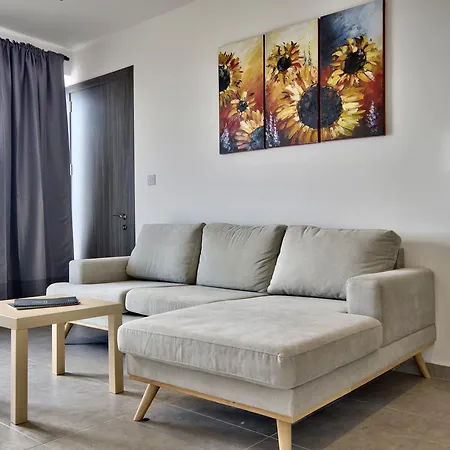 Off The Strand Penthouse Gżira